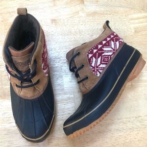 Khombu Navy/Tan winter boots. Size 8